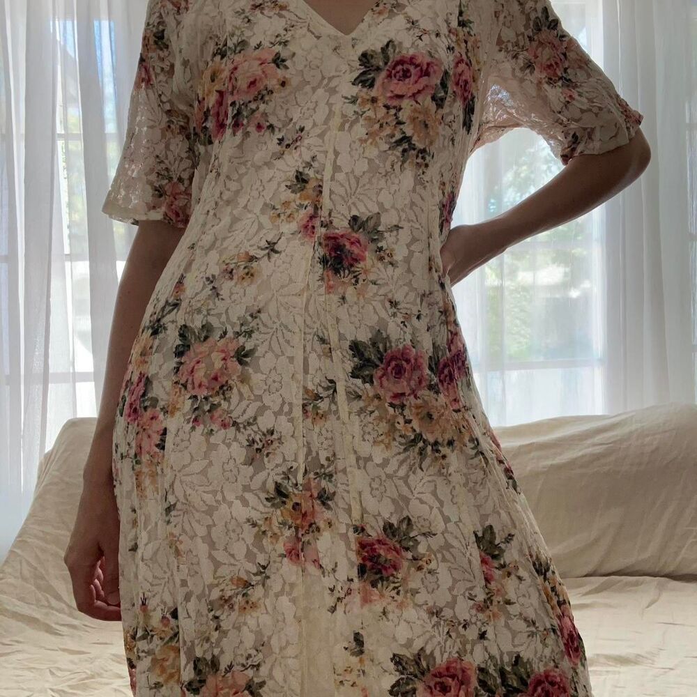 Starina Lace Maxi Dress